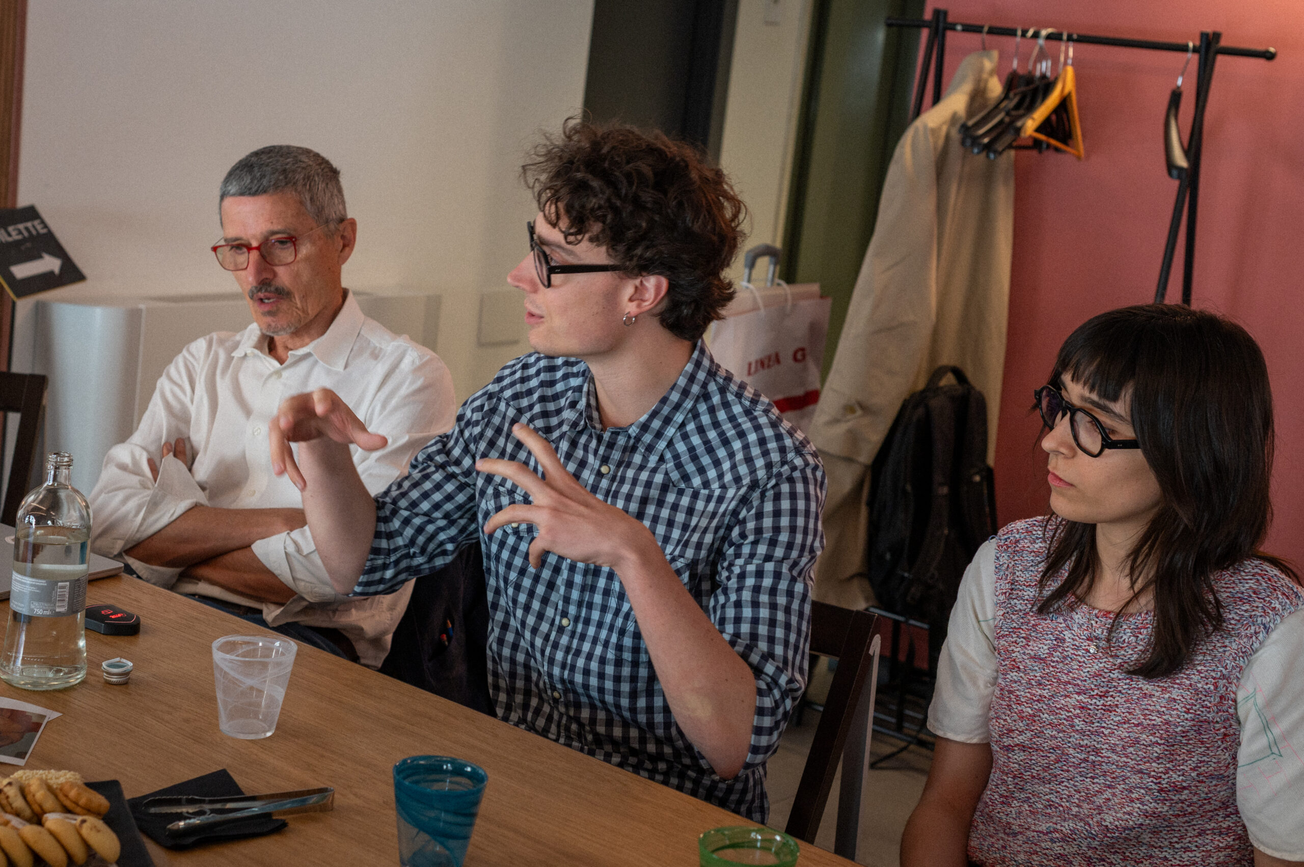 A cafè with the artists. Ph. by A. Vangi