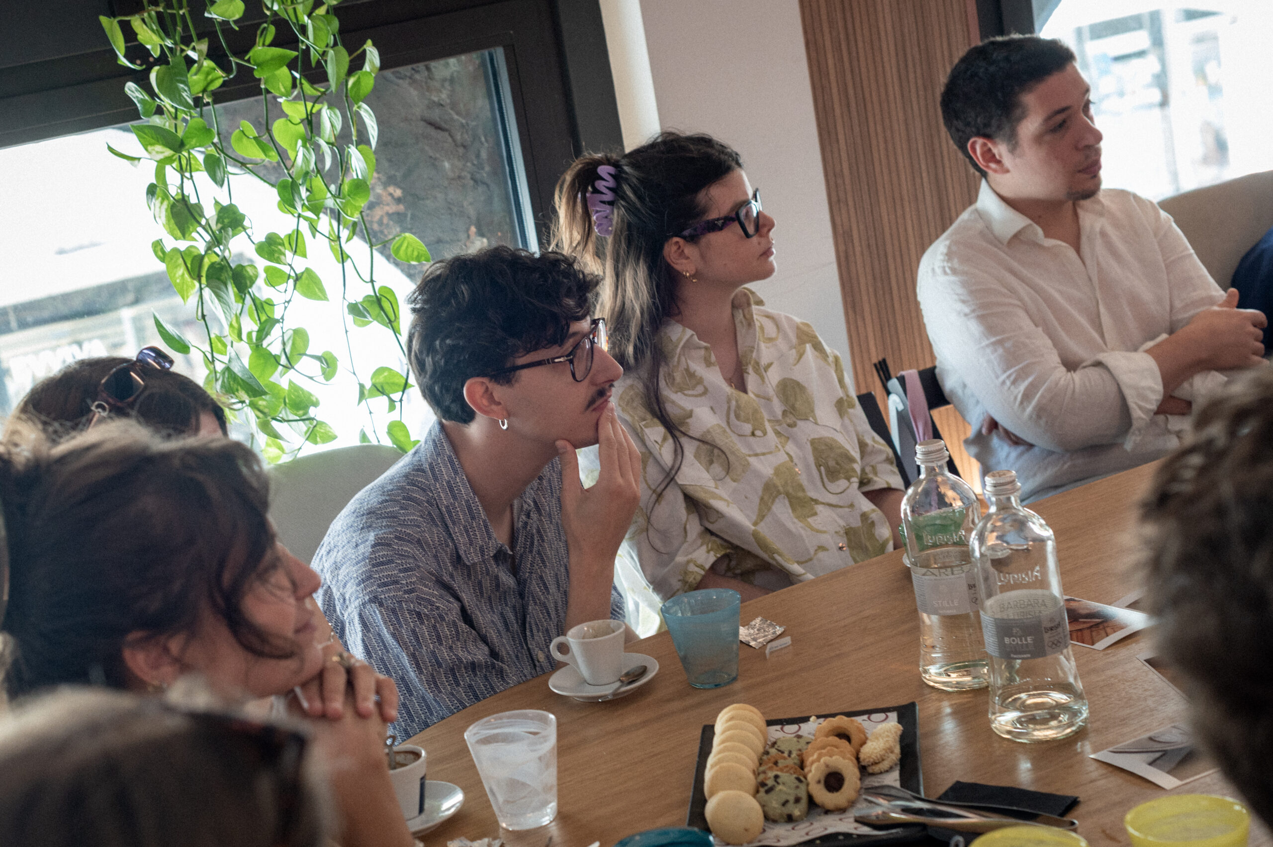 A cafè with the artists. Ph. by A. Vangi